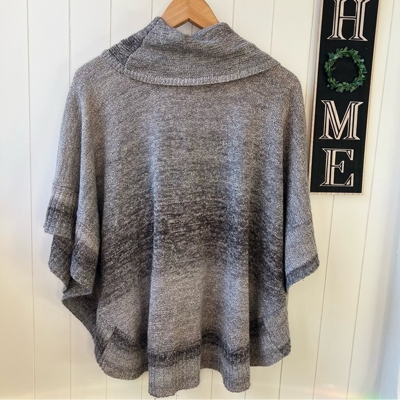 Leo & Nicole Poncho Ombré Knit Cape - Picture 2 of 11